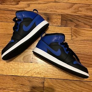 Boys 2Y AIR JORDAN 1 MID PS
"Hyper Royal / Black"